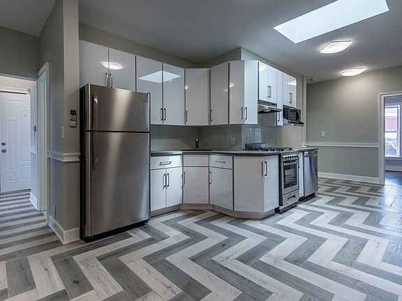 3rd image of 206 Calyer St #Pnthse2