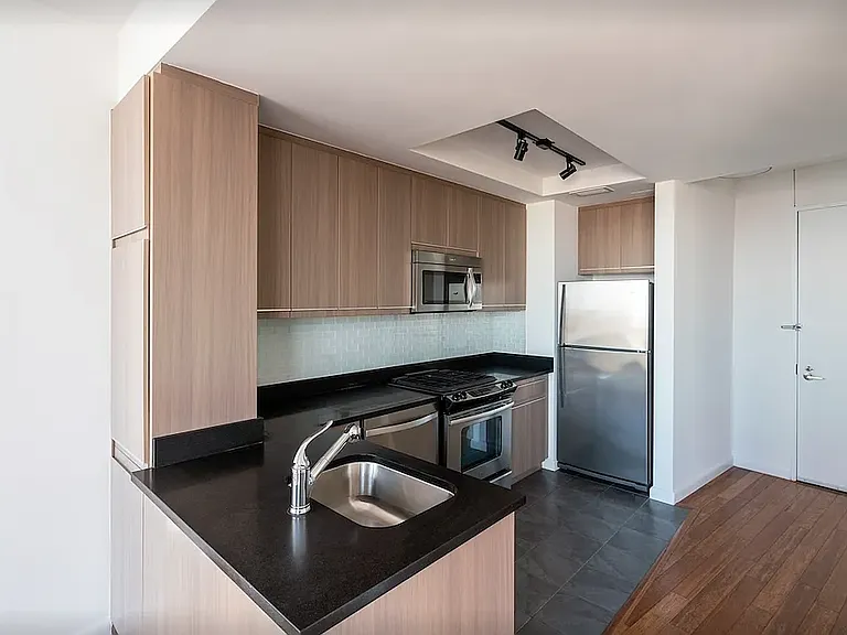 66 Rockwell Pl #11E — Photo 4
