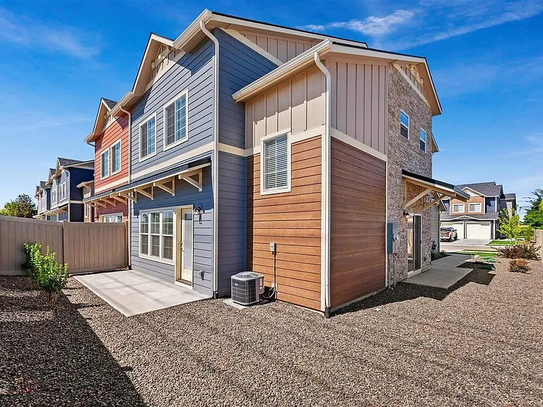 Ascent Townhomes — Photo 43