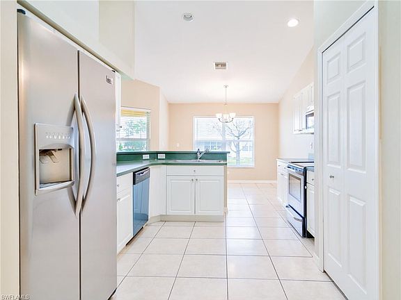 5th image of 1314 SW 39th Ter
