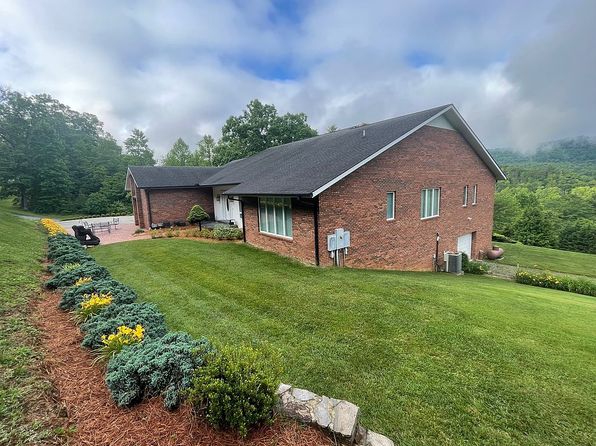103 Grand Oaks Ln