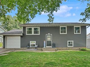 1701 Springdale Dr, Clinton, IA 52732