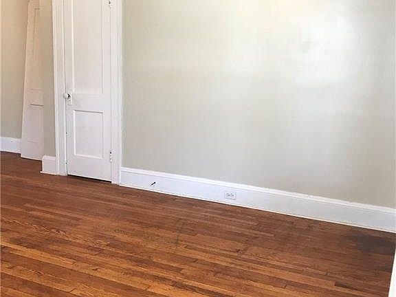 4th image of 17420 Shaw Ave