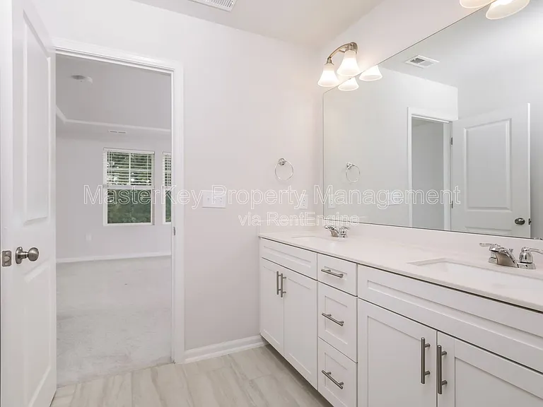 2061 Caen St — Photo 15