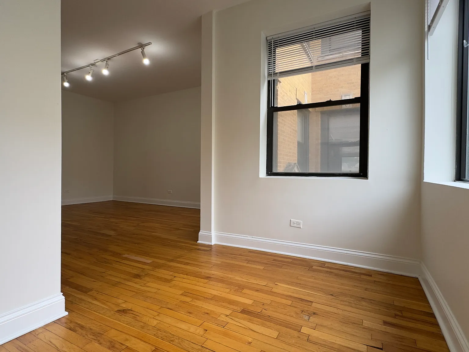 4 bed, 2000 sqft, $2,895 — Photo 3