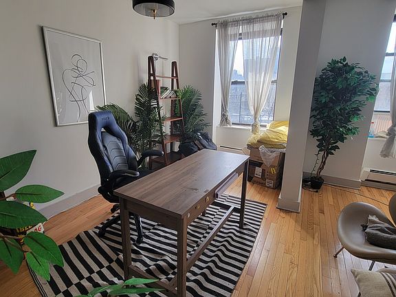 5th image of 245 W 135th St APT 4