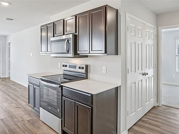 4th image of 1223 Newey Cir