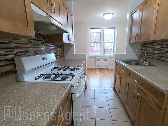 4th image of 33-38 Parsons Blvd #6N