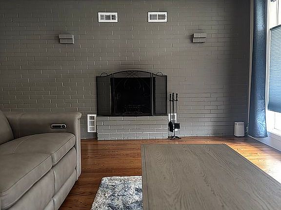 4th image of 74 Mill St