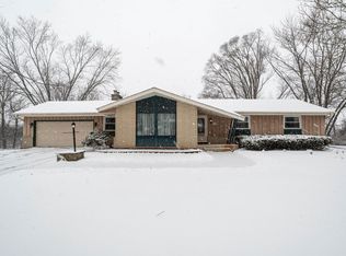 W136N8741 Esquire Rd, Menomonee Falls, WI 53051