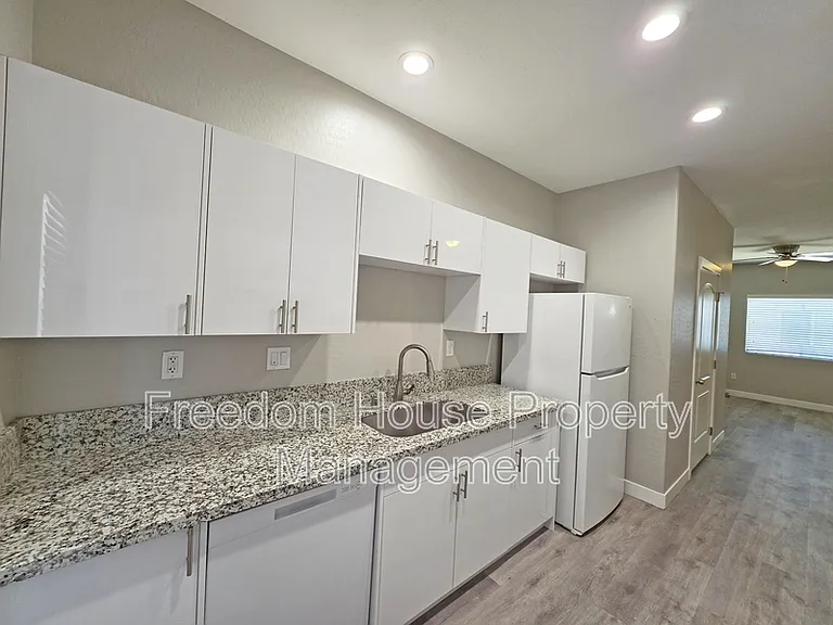 1121 Sixshooter Ave #1 — Photo 14