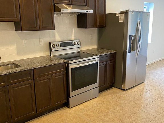 3rd image of 1913 W Diamond St Unit C