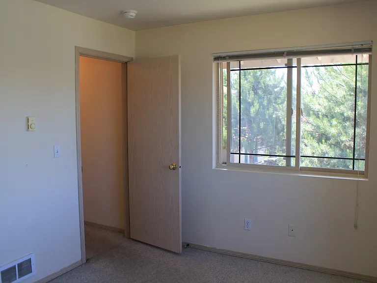 503 E River Ave — Photo 23