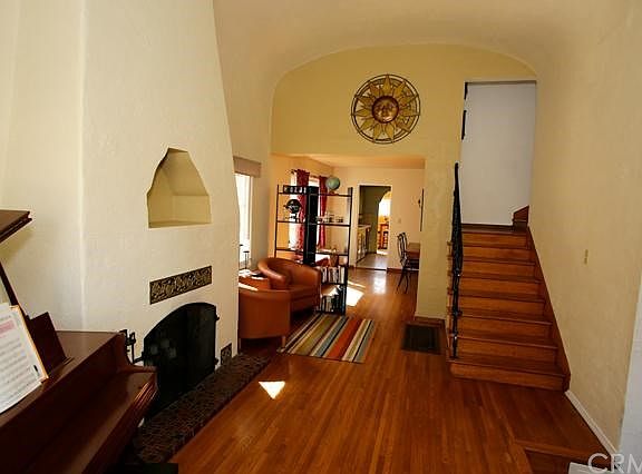 2nd image of 105 Glendora Ave