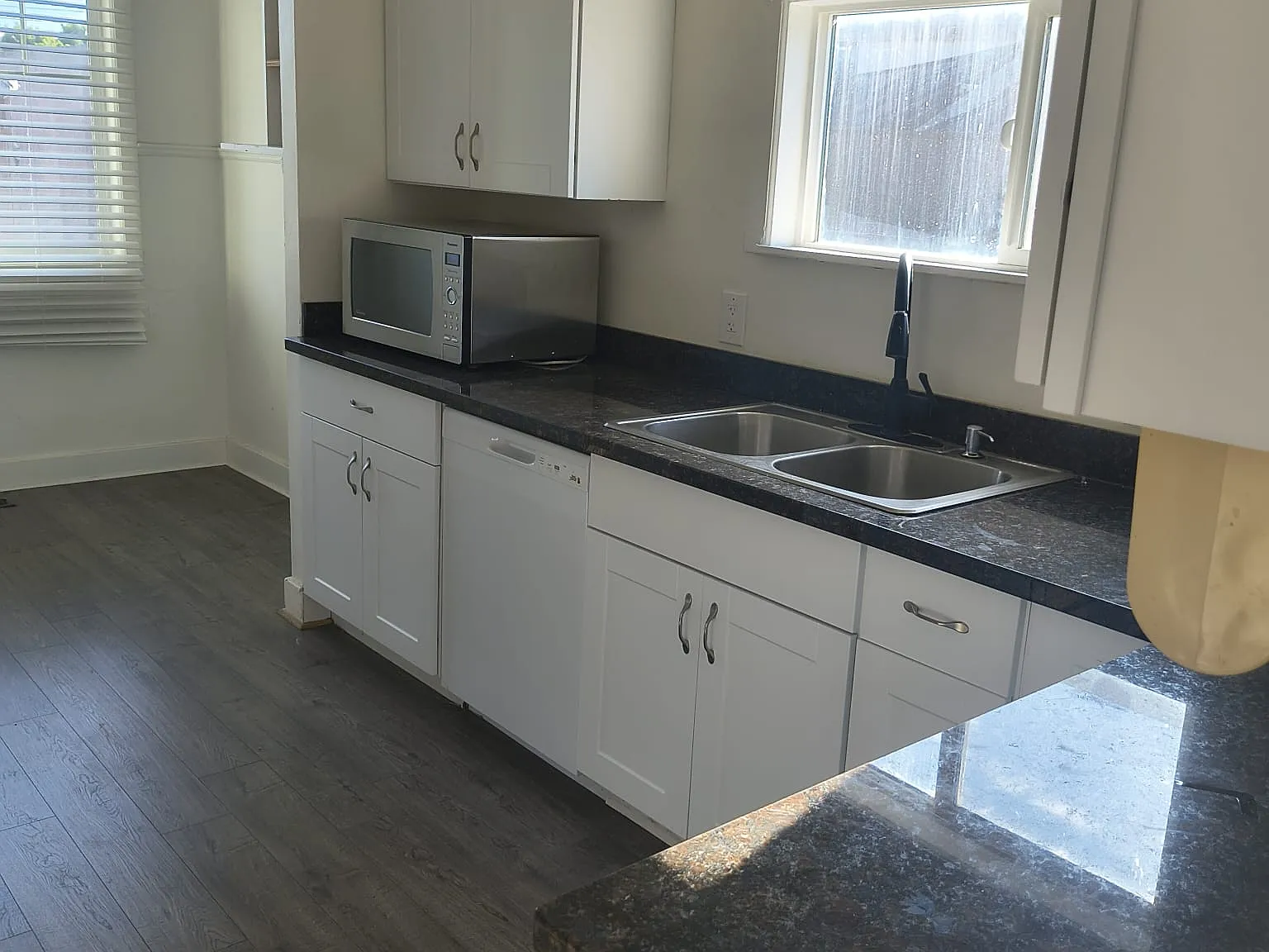 3 bed, 1185 sqft, $3,200 — Photo 4