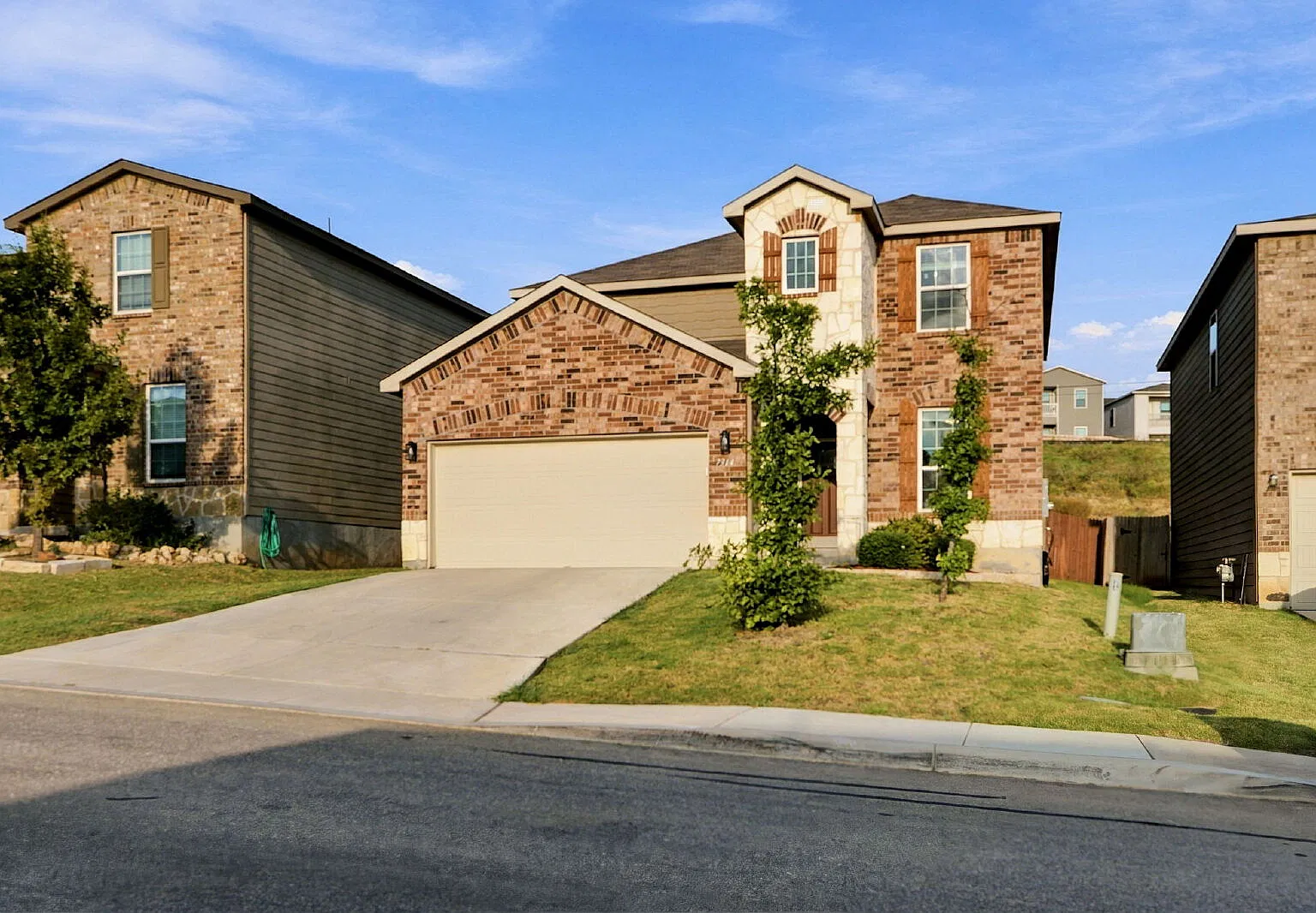 4 bed, 3.0 bath, 2601 sqft, $1,800 — Photo 3