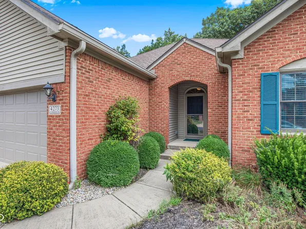 4273 W Summerhaven Dr, New Palestine, IN 46163