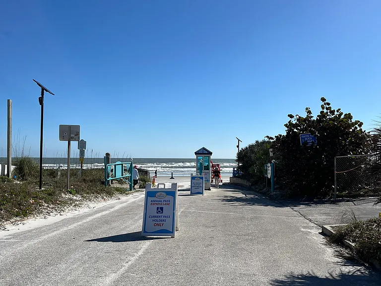 Beach access ramp street - 5 minute walk