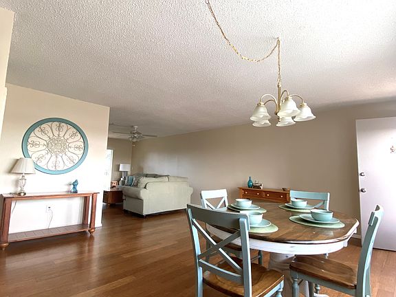 3rd image of 4210 Ironwood Cir APT 301J