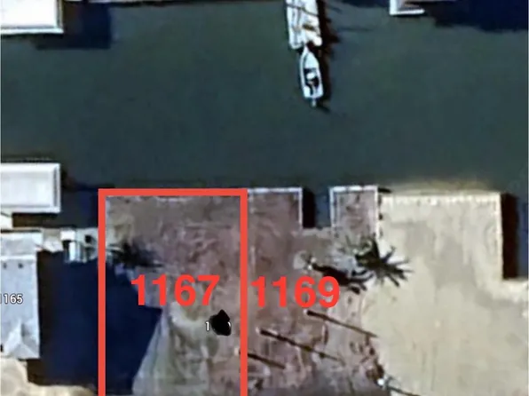 1167 N Stingaree Dr, Crystal Beach, TX 77650