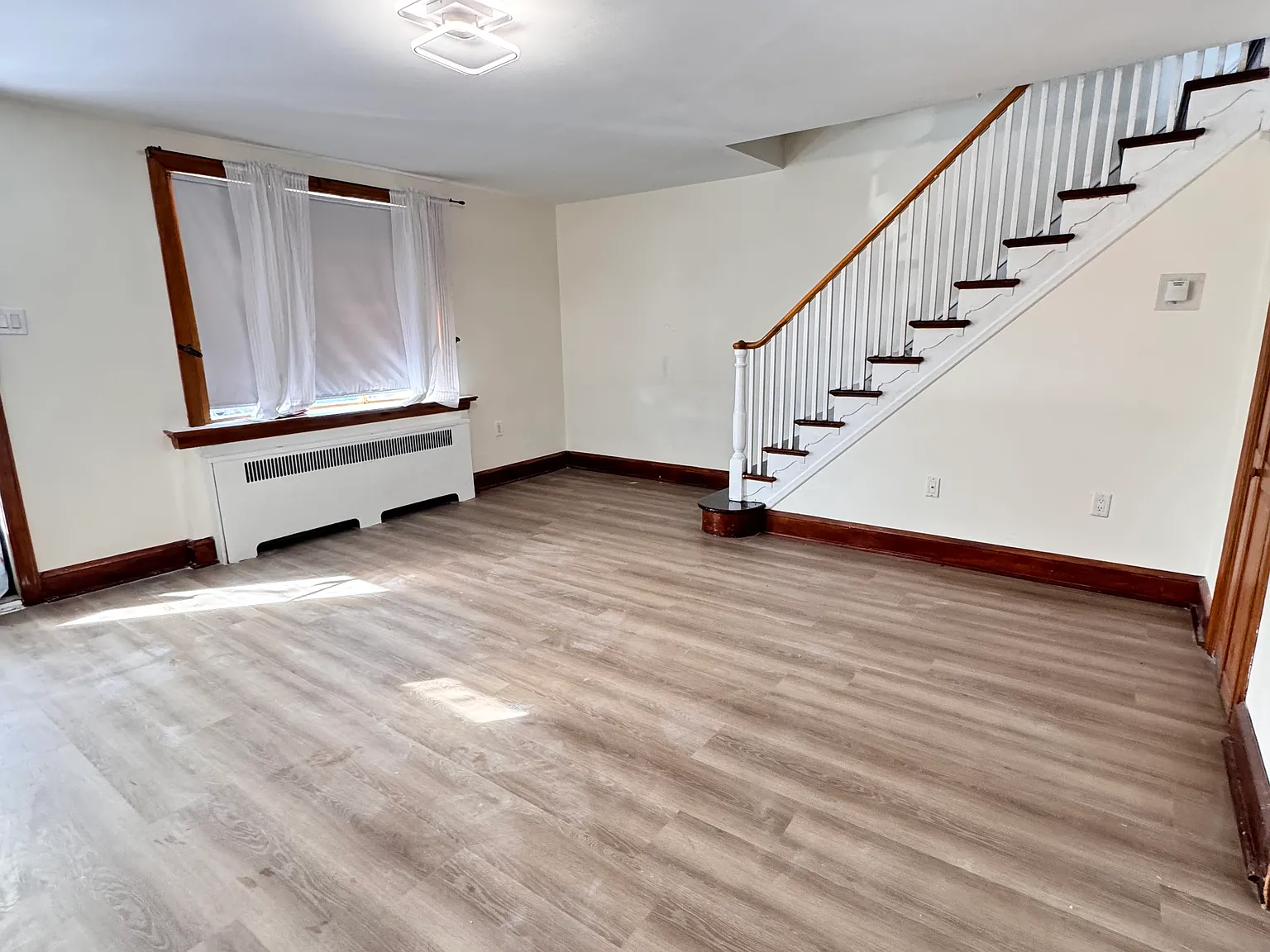 3 bed, 1204 sqft, $1,800 — Photo 2
