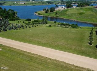 3065 E Lakeside Rd, Jamestown, ND 58401