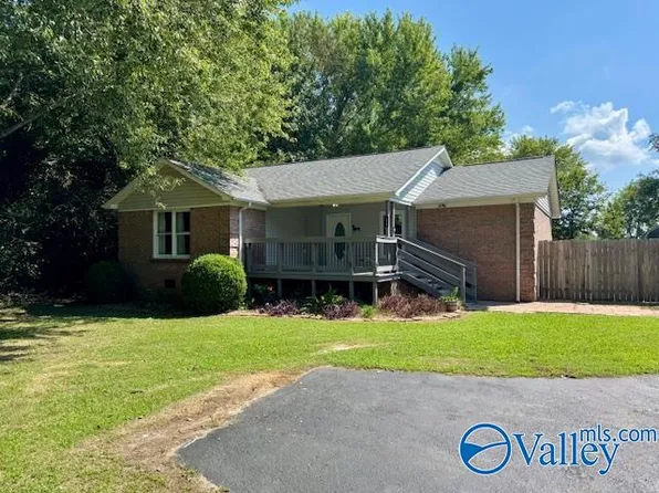 1439 Carter Grove Rd, Hazel Green, AL 35750