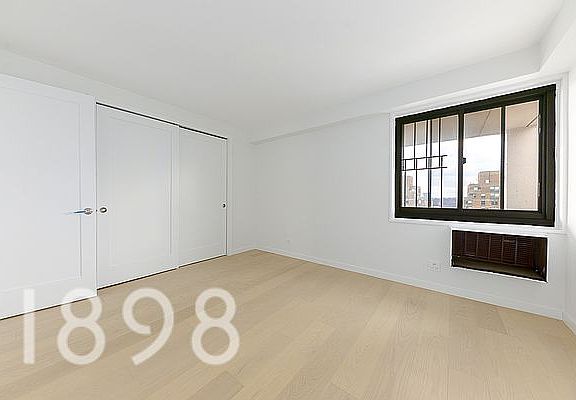 5th image of 561 Amsterdam Ave #22E