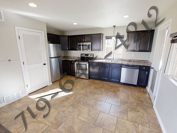 3rd image of 1211 Richards Ave