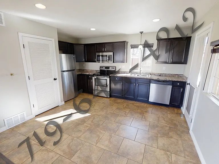 1211 Richards Ave — Photo 3