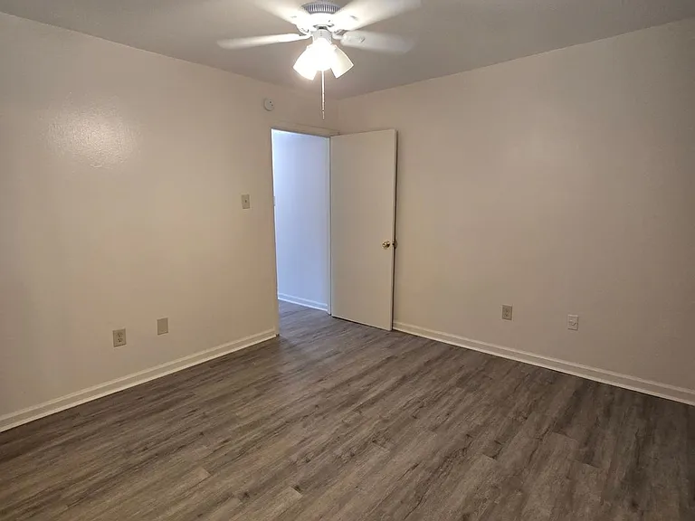 8469 Governor Dr — Photo 14
