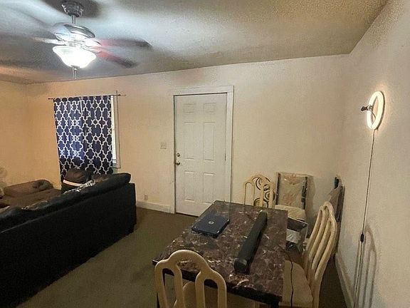 3rd image of 2724 Lake Palm Dr