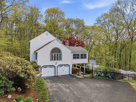 2nd image of 8 Valleywood Rd