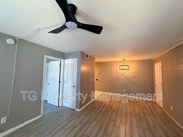 402 Lower 8th Ave S #5 — Photo 8