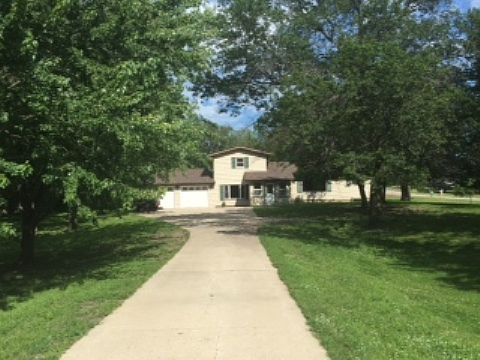 Front of house & driveway