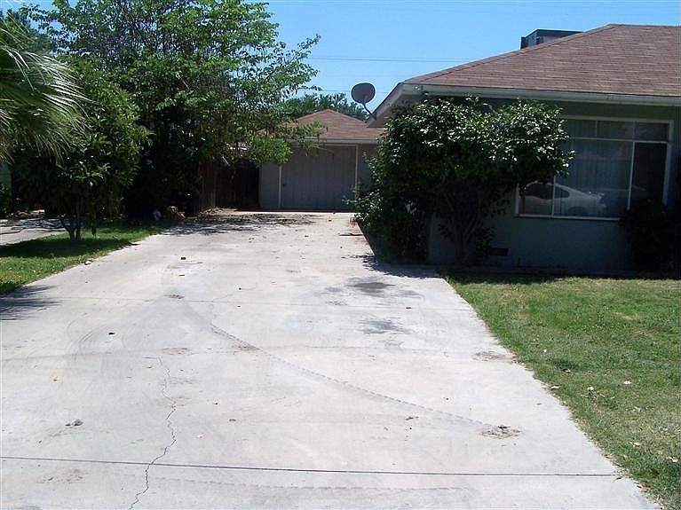 2nd image of 1345 Rose Ave