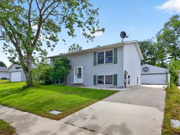 1932 S Village Dr SE, Rochester, MN 55904