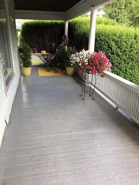 1st image of 458 W 1st St #Upstairs