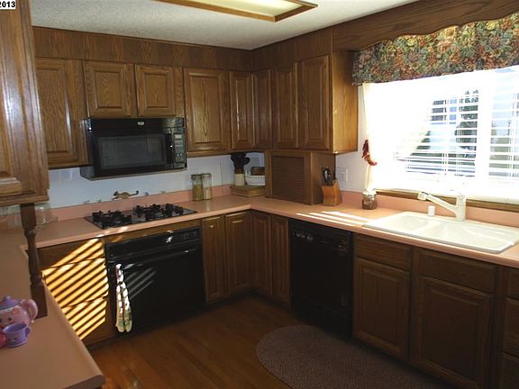 4th image of 1800 Paris Ln
