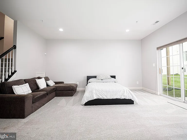 735 Perthshire Pl #61 — Photo 7