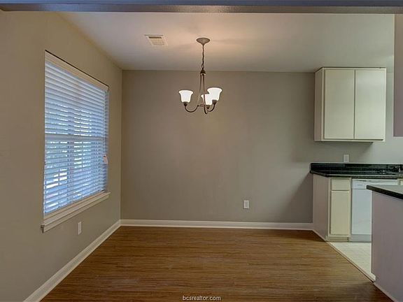 3rd image of 901 Balcones Dr APT 78