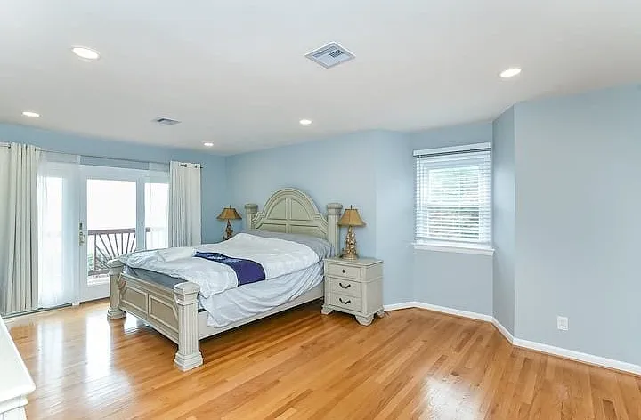 919 Bryant Ave — Photo 12