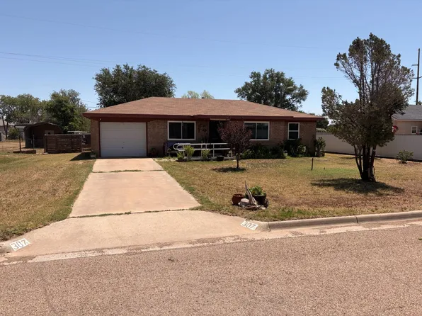 307 8th St, Farwell, TX 79325