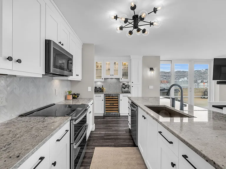 230 E Broadway S #1209 — Photo 9