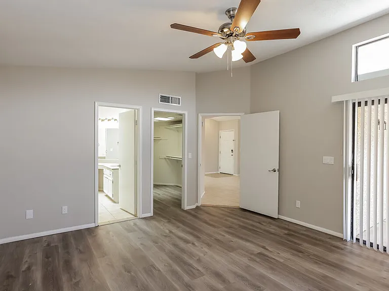 4517 E Rosemonte Dr — Photo 9