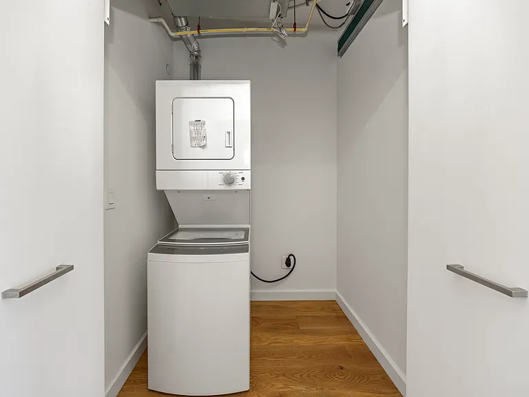644 Selden St #302 — Photo 19