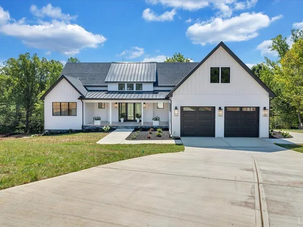 1168 Golf View Ct, Huddleston, VA 24104