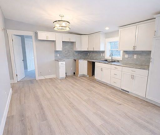 2nd image of 3720 W Lakeshore Dr