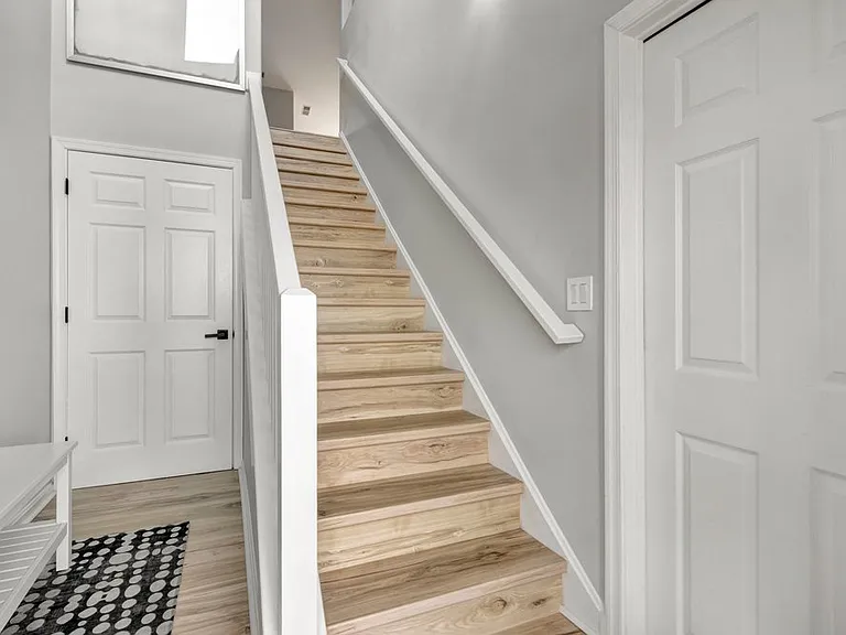 297 Lakeside Dr — Photo 2