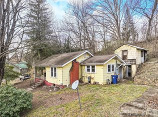 75 Travis St, Clyde, NC 28721